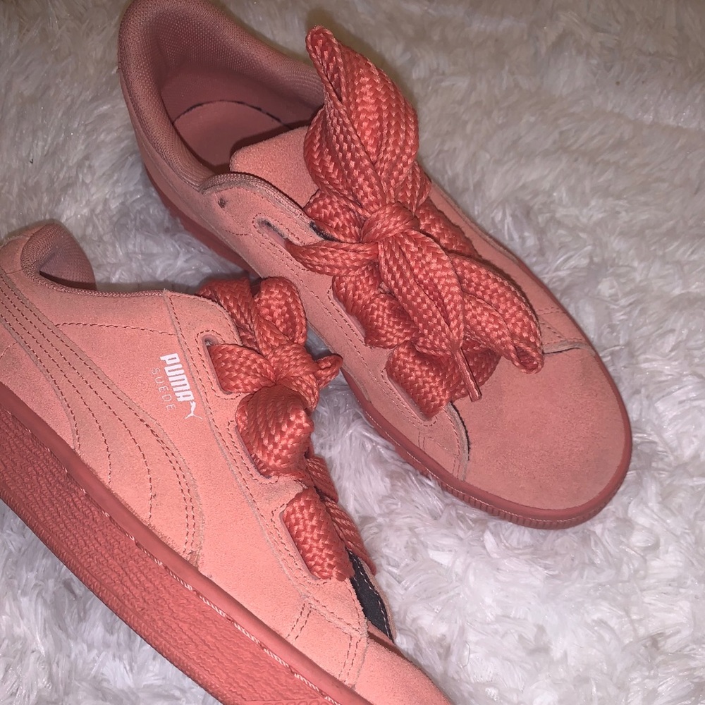 Pink pumas